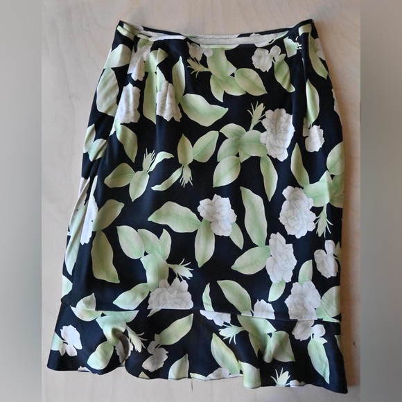 [SOLD] Tuleh Silk Floral Skirt - Picture 7 of 10